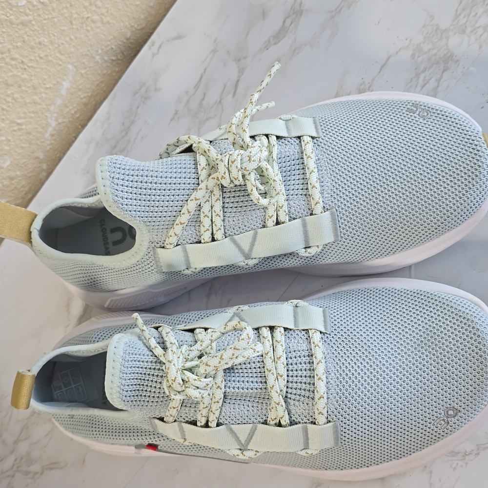 On Cloud Cloudeasy Light Gray Athletic Sneakers - Picture 2 of 14